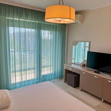 Sophia 3 Luxury Apartments Mamaia Bilik gambar